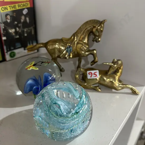 2 brass horses and art glass weights