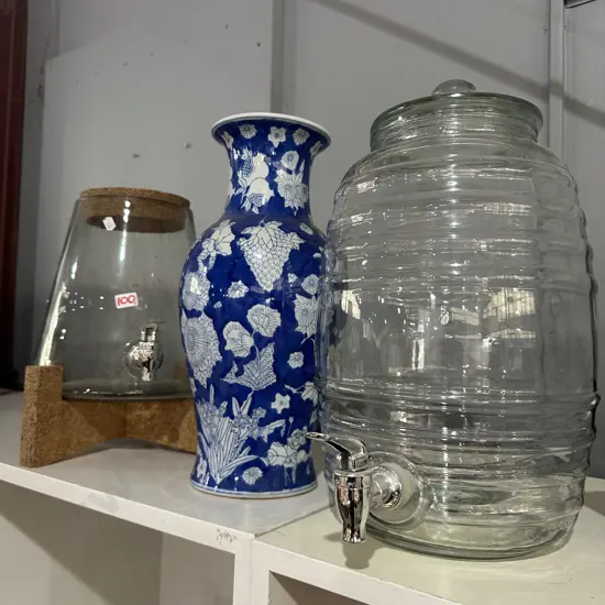 2x dispensers (1 cracked) plus vase