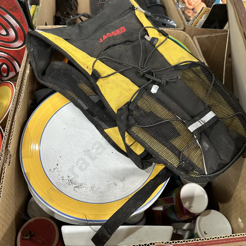 Crockery and daypack. Image 1++