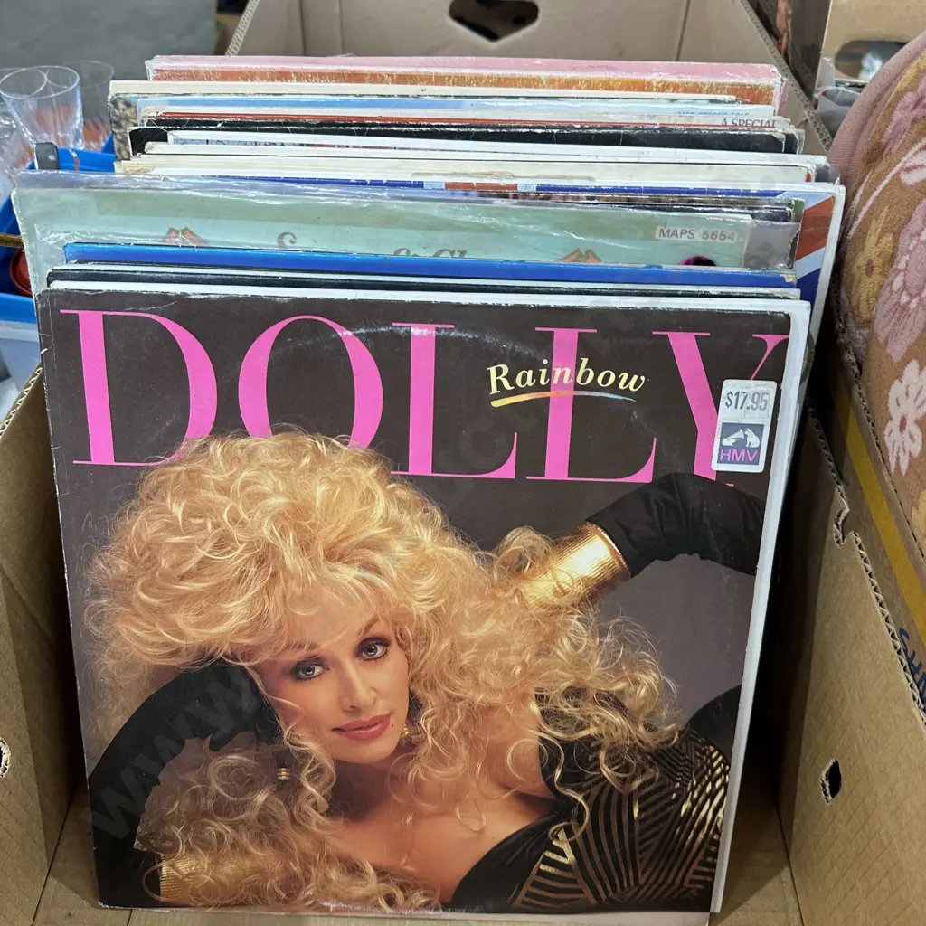Lot of records including Dolly Parton. Image 1++