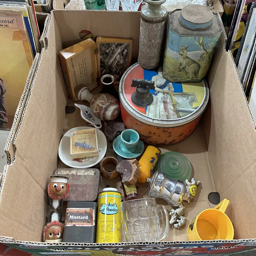 Collectable tins, bell etc. Image 1++