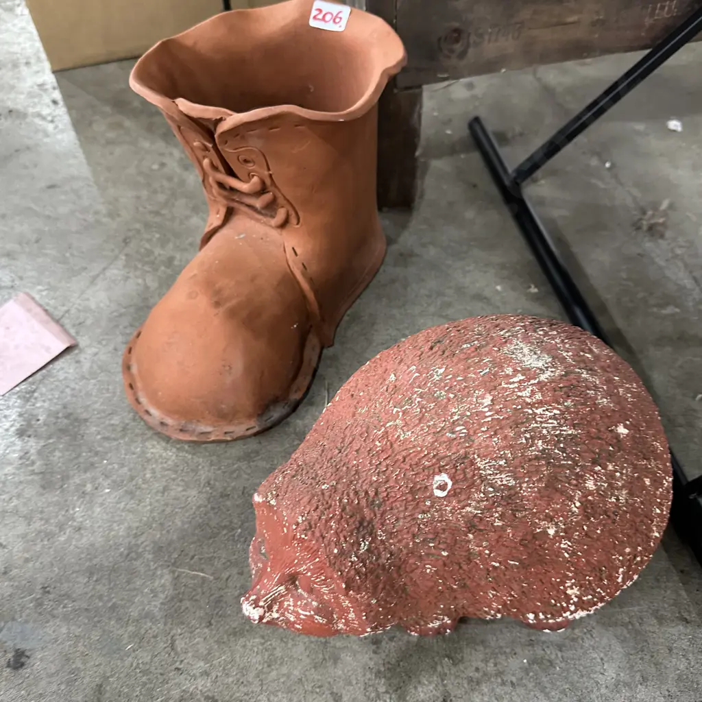 Hedgehog and terracotta shoe ornament. Image 1++