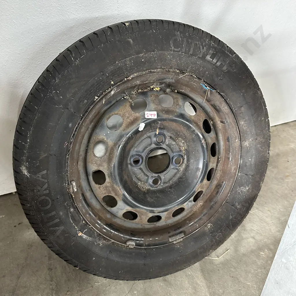 wheel, tyre like new 185/65R14 Image 1++
