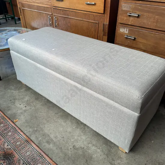 Linen storage box with gas struts