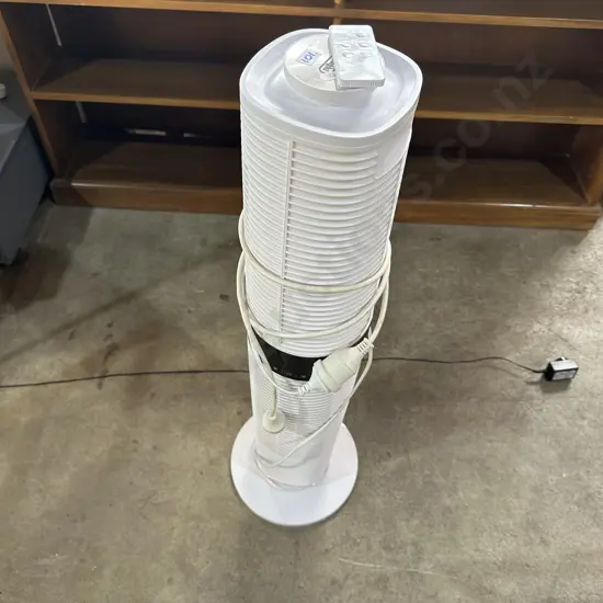 DeLongie tower fan with remote