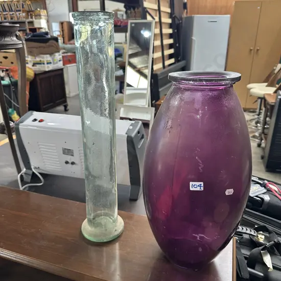 2 glass vases