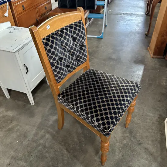 button back Rimu dining chair