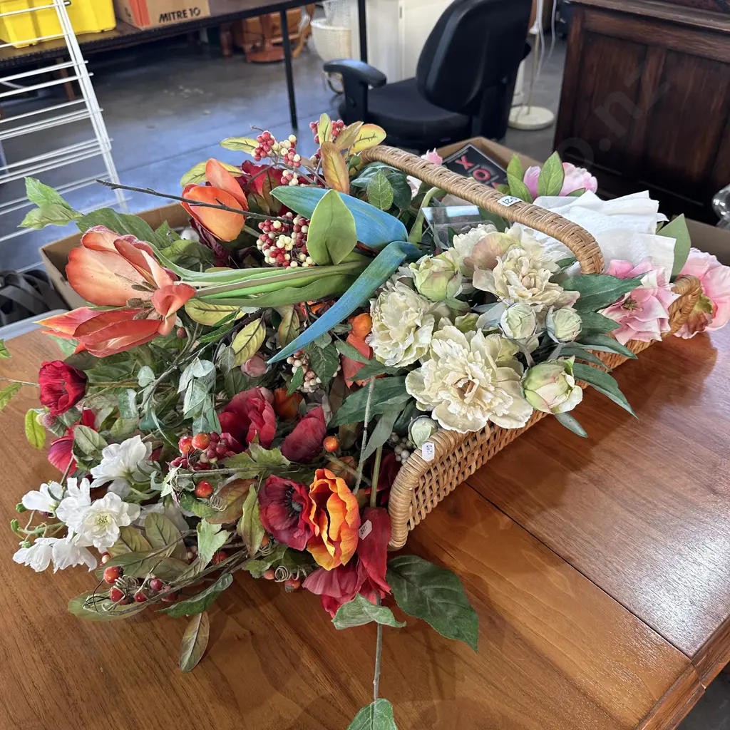 Wicker basket filled with artificial flowers. Image 1++