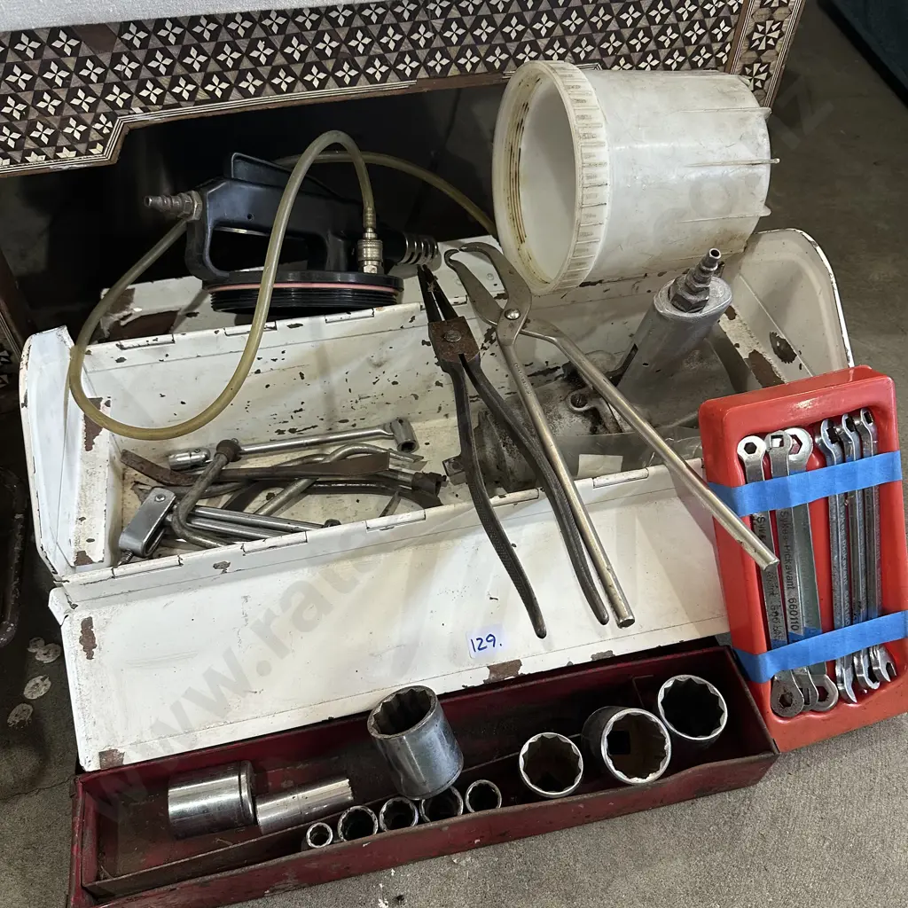 Toolbox and contents. Image 1++