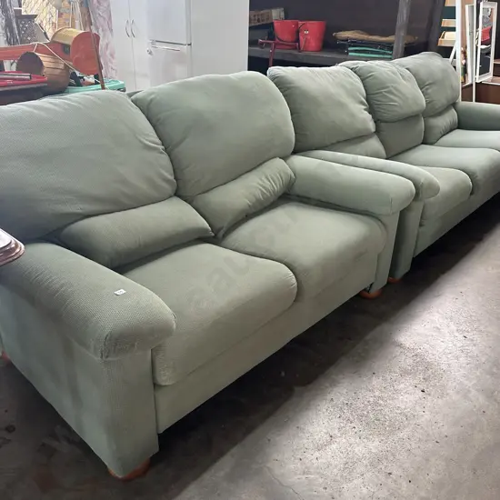 tidy 2 and 3 seater suite