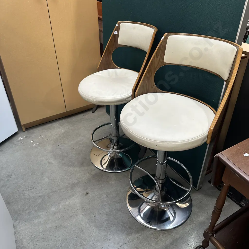 Pair swivel bar stools. Image 1++