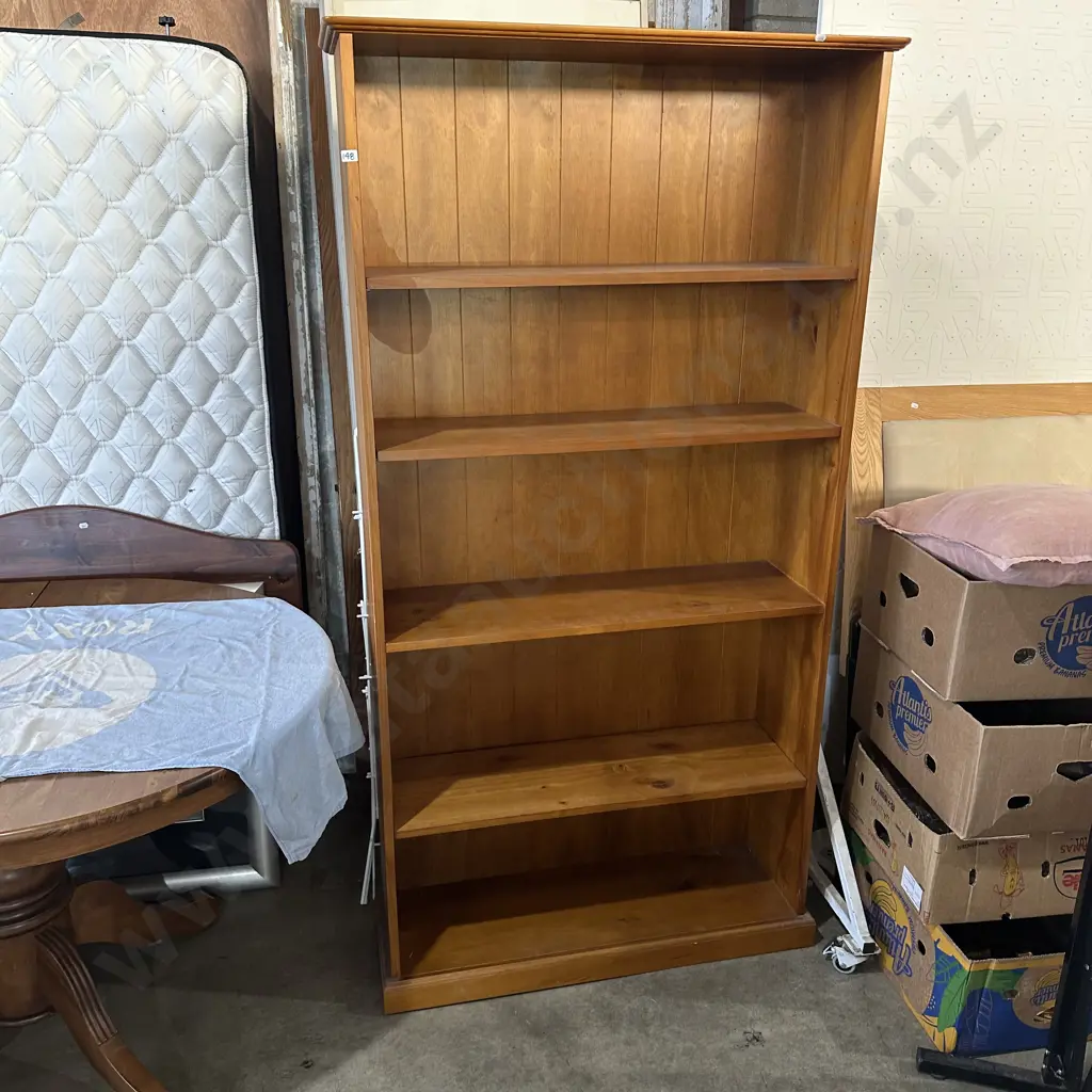 Tidy pine bookcase. Image 1++