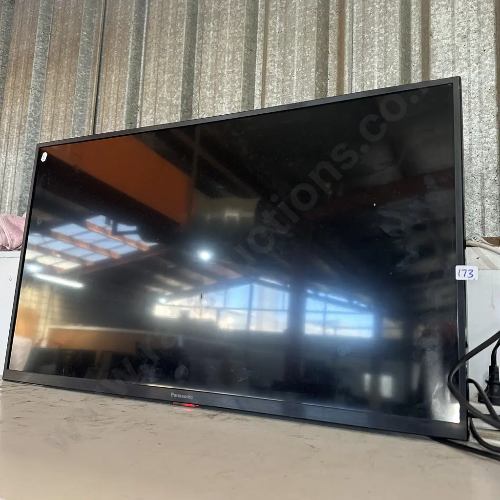 Panasonic TH-32JS610Z 32inch HD LCD Android TV (wall mount no remote) Image 1++
