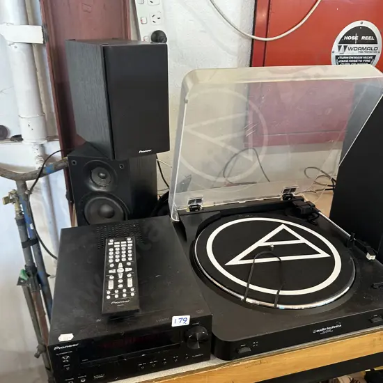 Pioneer stereo-working plus turntable as found.