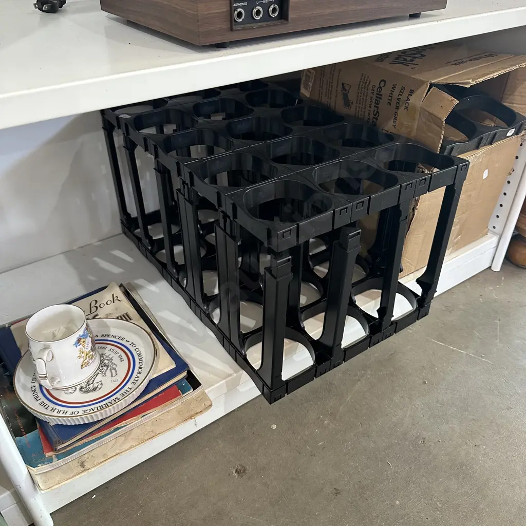 Two boxes of assorted items plus more (2 photo) Image 1++