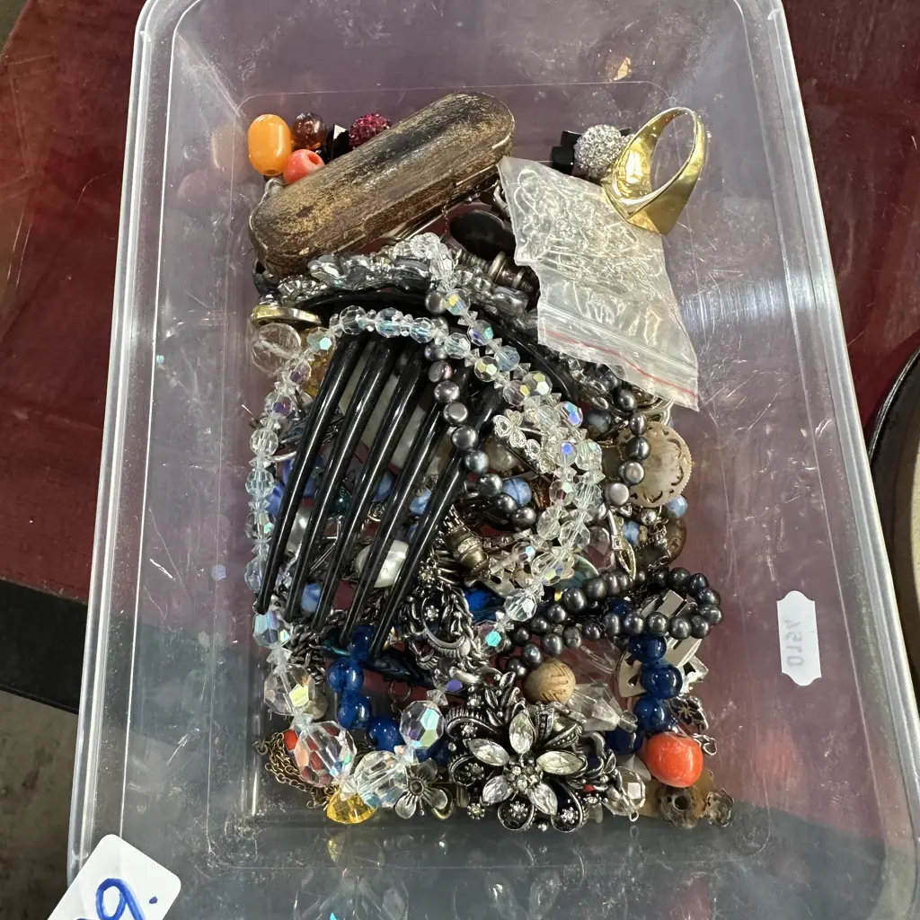 costume jewellery etc Image 1++
