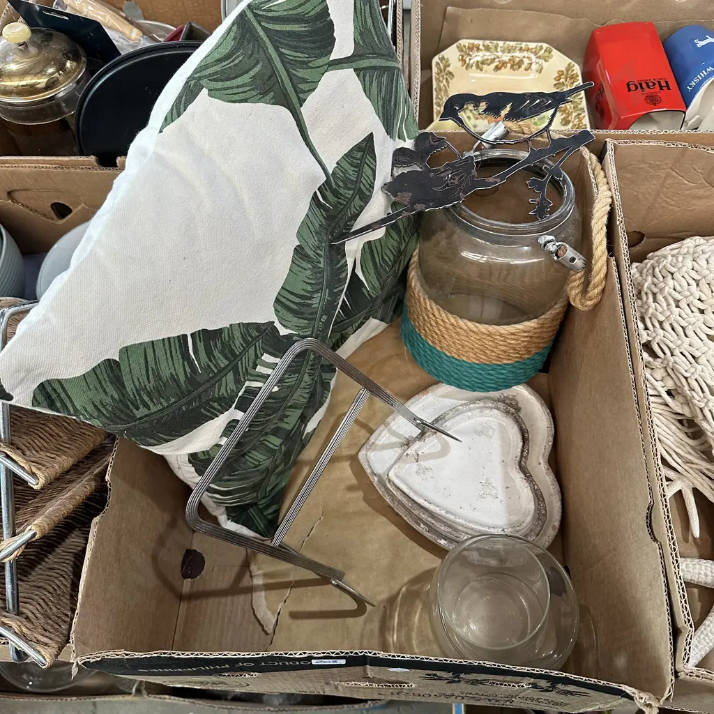 Cushion, pottery hearts and metal art etc. Image 1++
