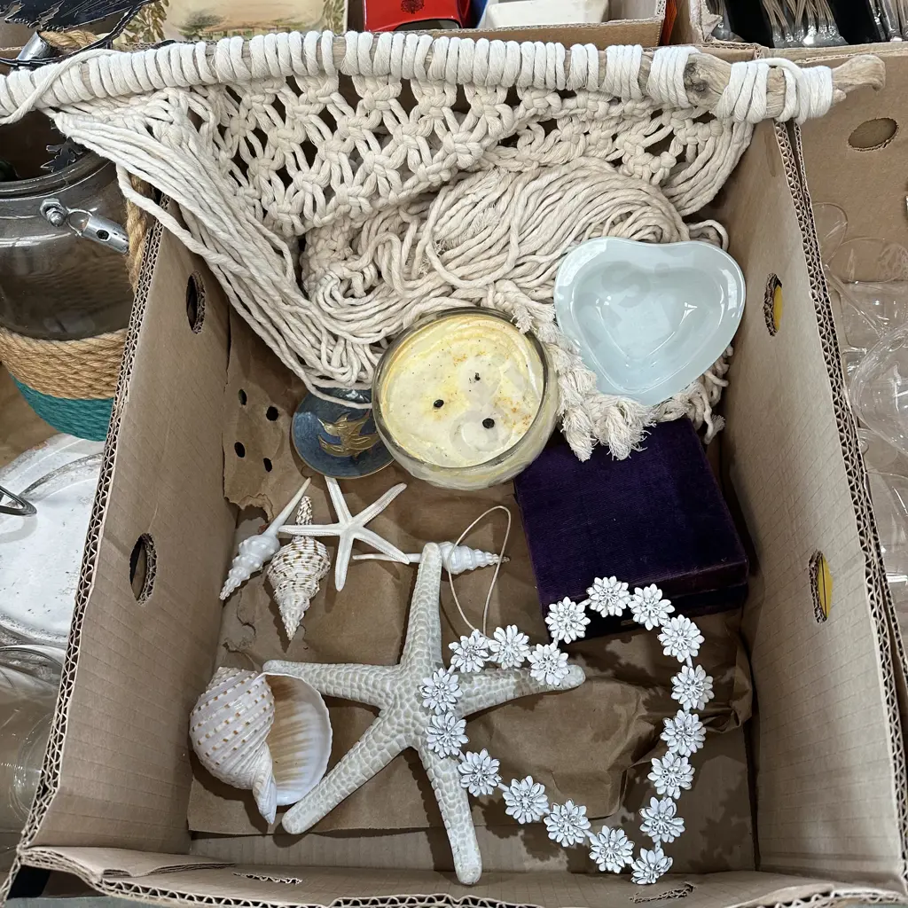 Wall hanging, candle and shells etc. Image 1++