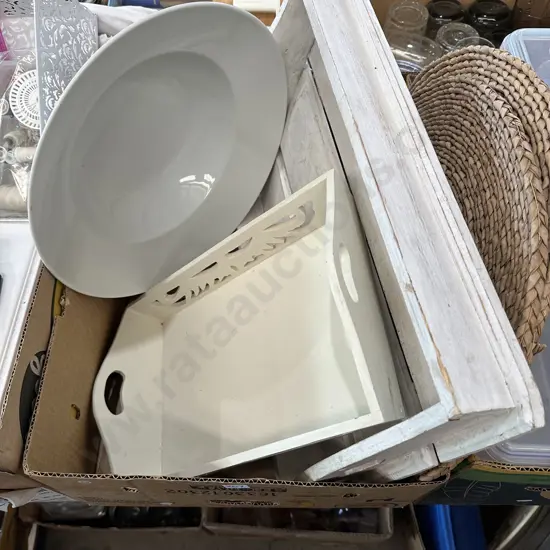 Fruit bowl, wooden trays and placemats etc.