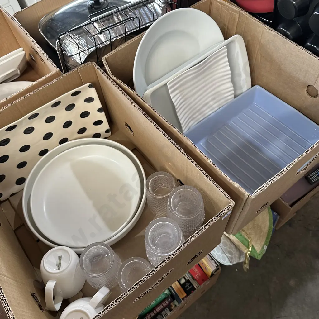 Two boxes assorted servers and platters etc. Image 1++