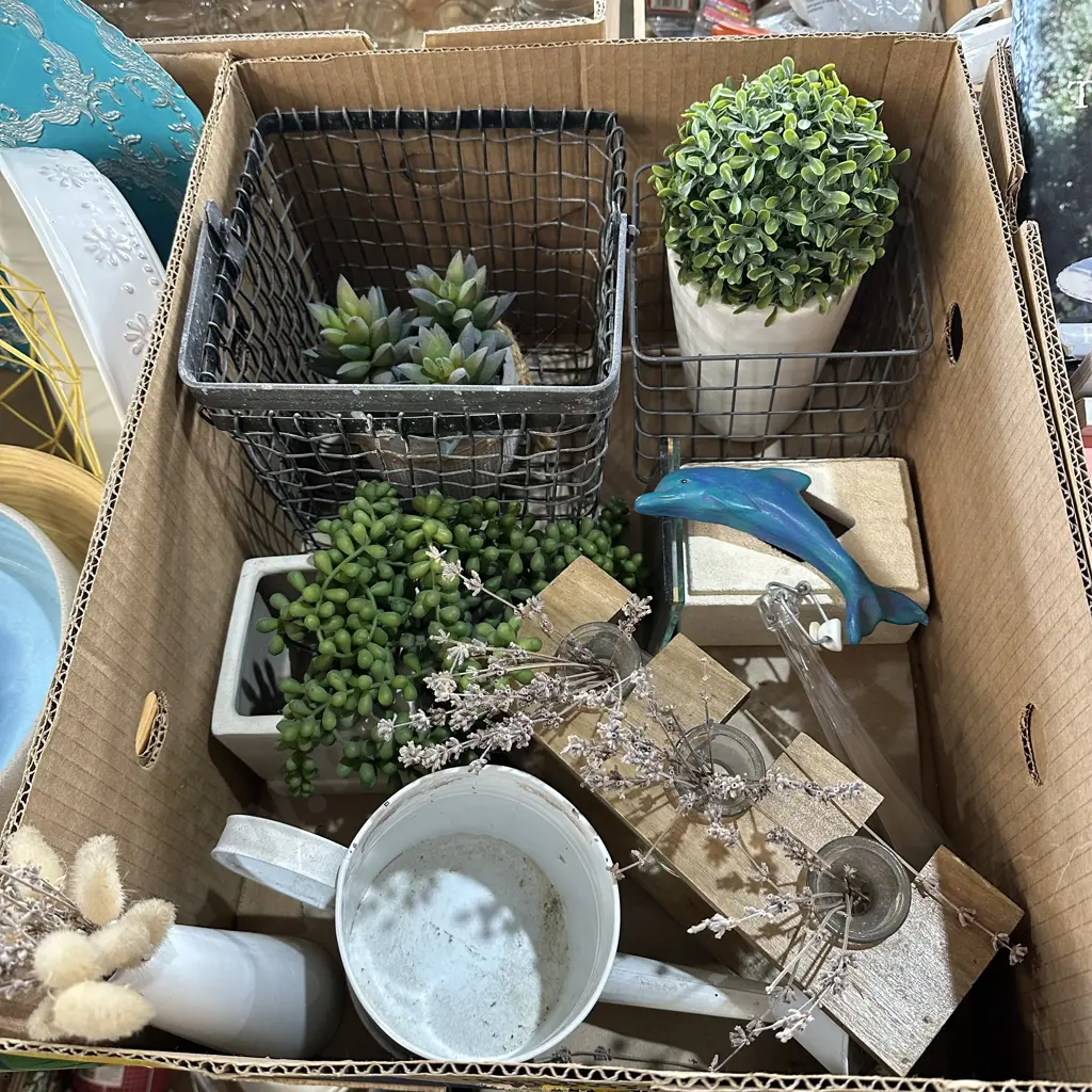 Artificial flowers and baskets etc. Image 1++