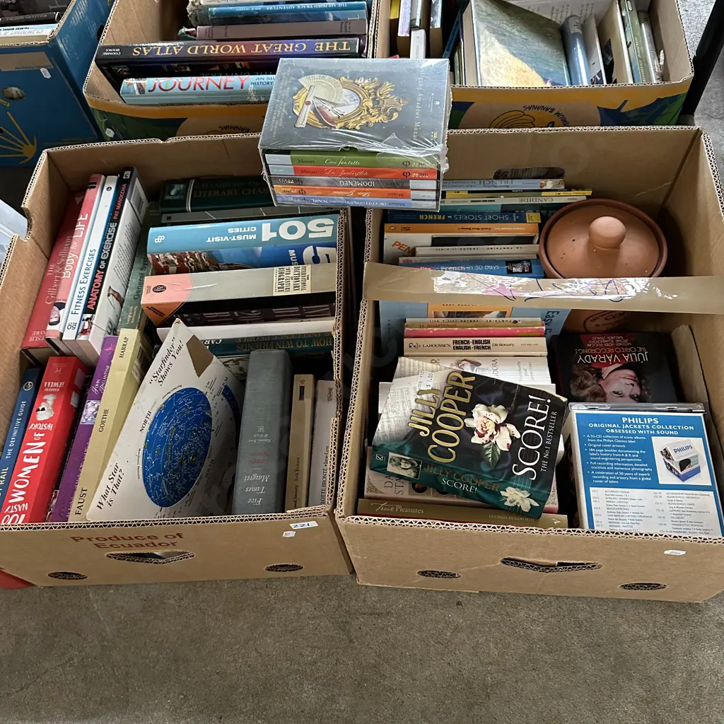 Two boxes of books. Image 1++