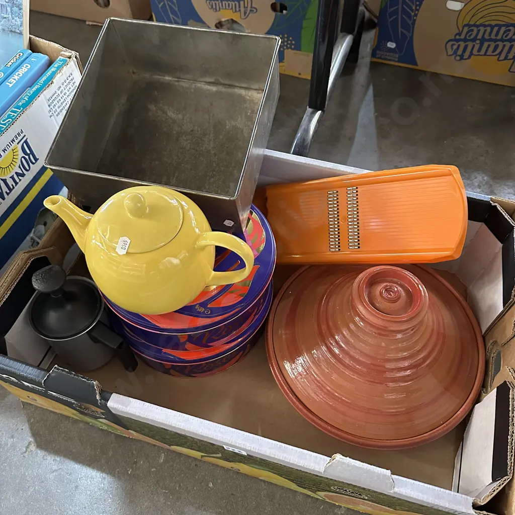 Box lot cake tin and tea pot etc. Image 1++