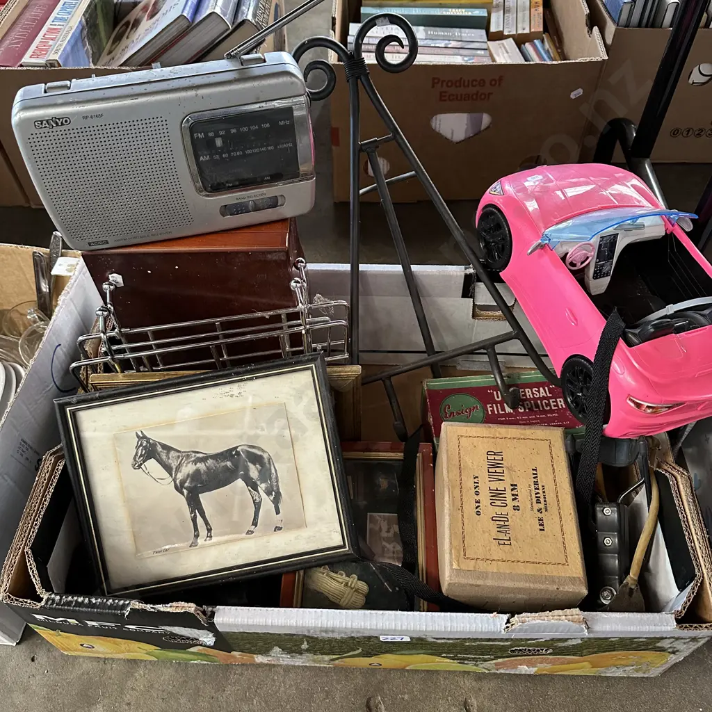 Recipe stand, Phar Lap print, transistor radio etc. Image 1++