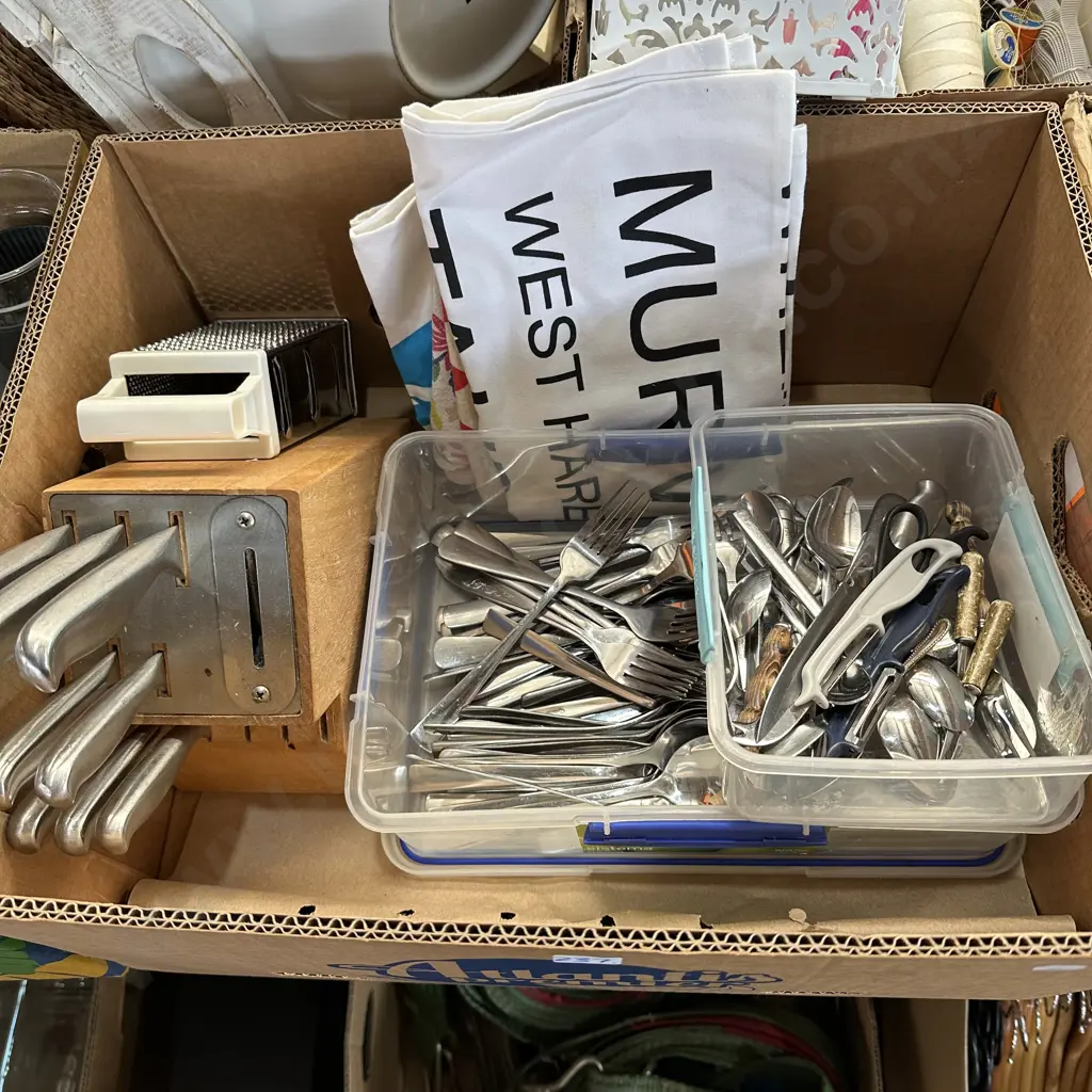 Cutlery, knife block, tea towels etc. Image 1++