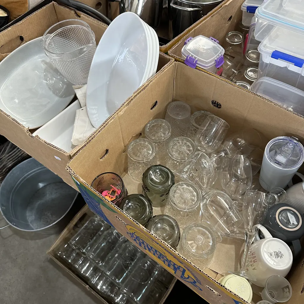 Two boxes baking dishes, glass pitcher etc. Image 1++