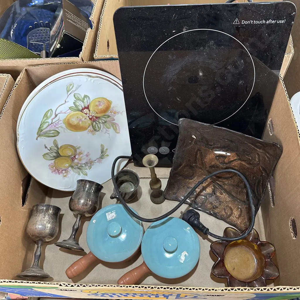 Induction hot plate, brass vase and silverware etc. Image 1++