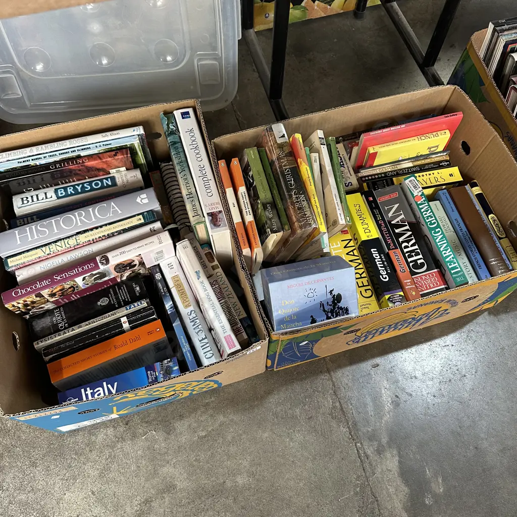 Two boxes of books. Image 1++