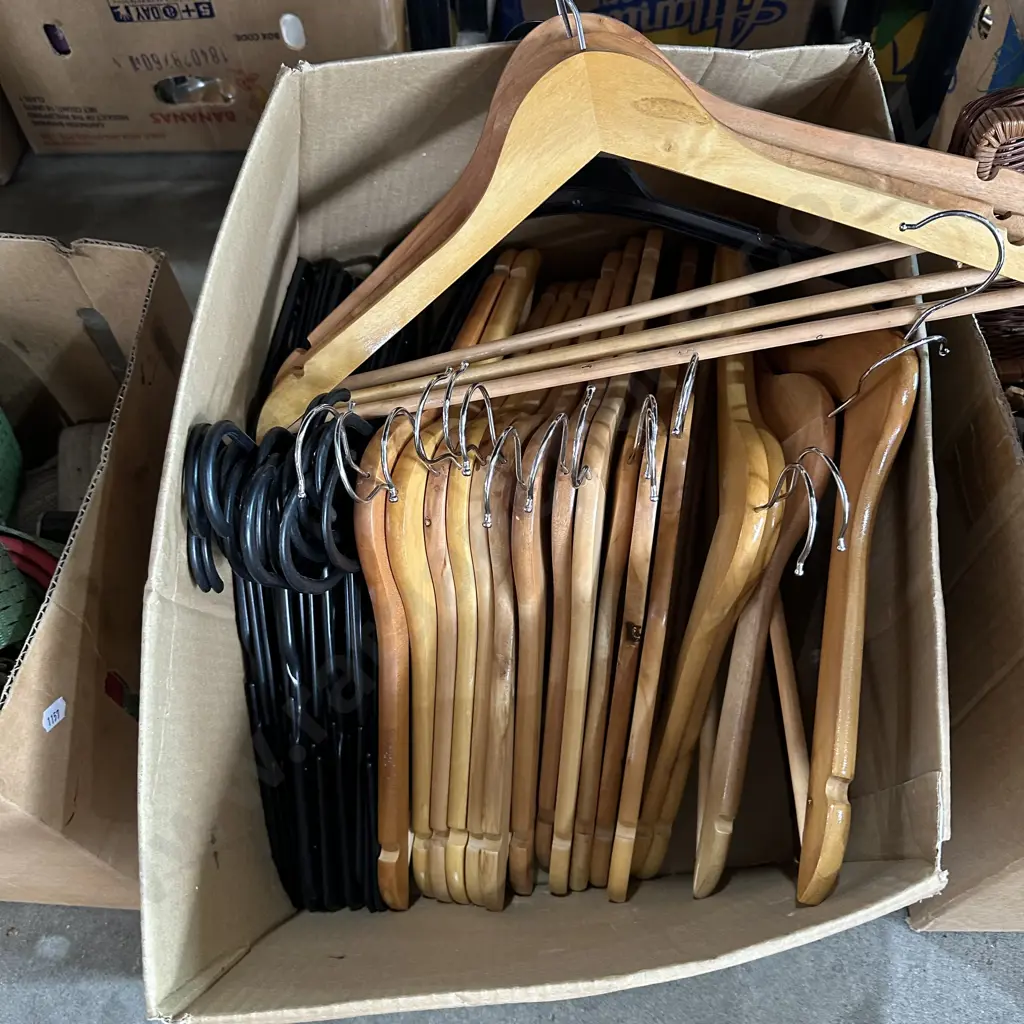 Box of 19 wooden coat hangers and others. Image 1++