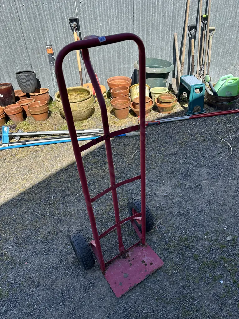 Hand trolley. Image 1++