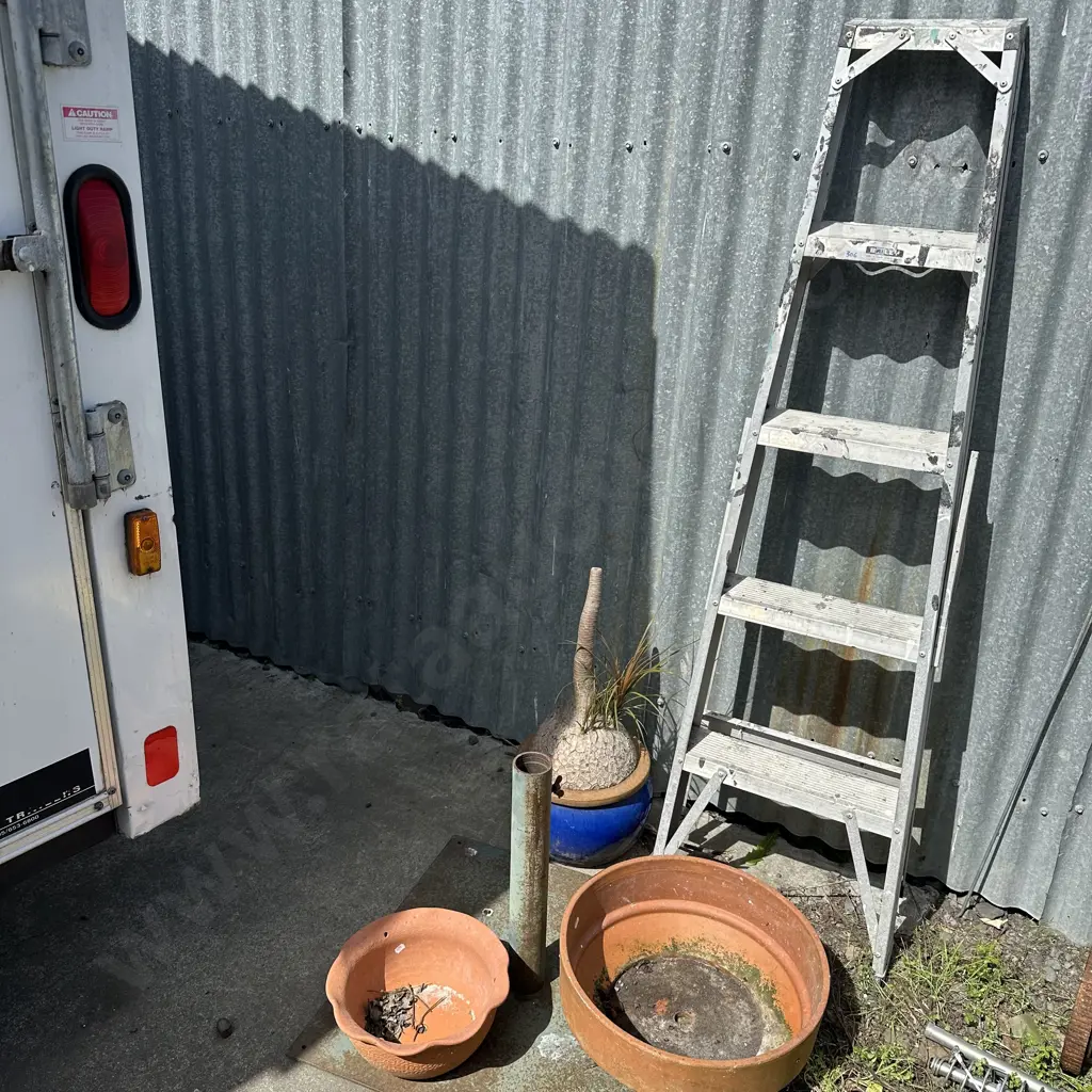 5 foot ladder, umbrella stand and planters. Image 1++