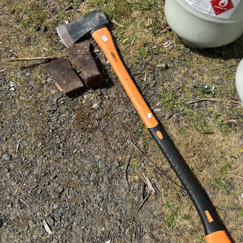 Axe and heads. Image 1++