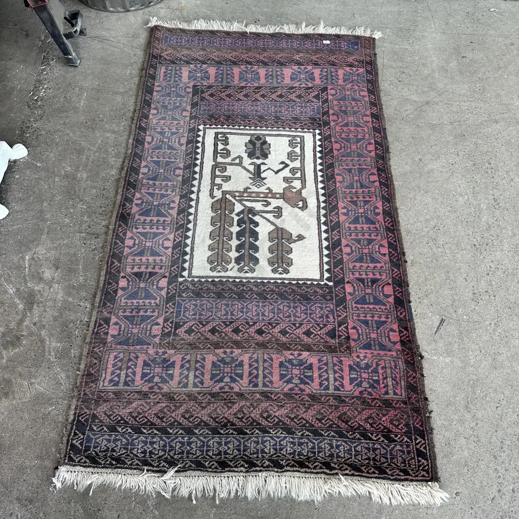 vintage Persian rug in good condition 1600 x 860 Image 1++