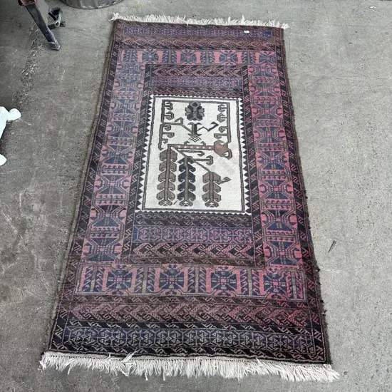 vintage Persian rug in good condition 1600 x 860