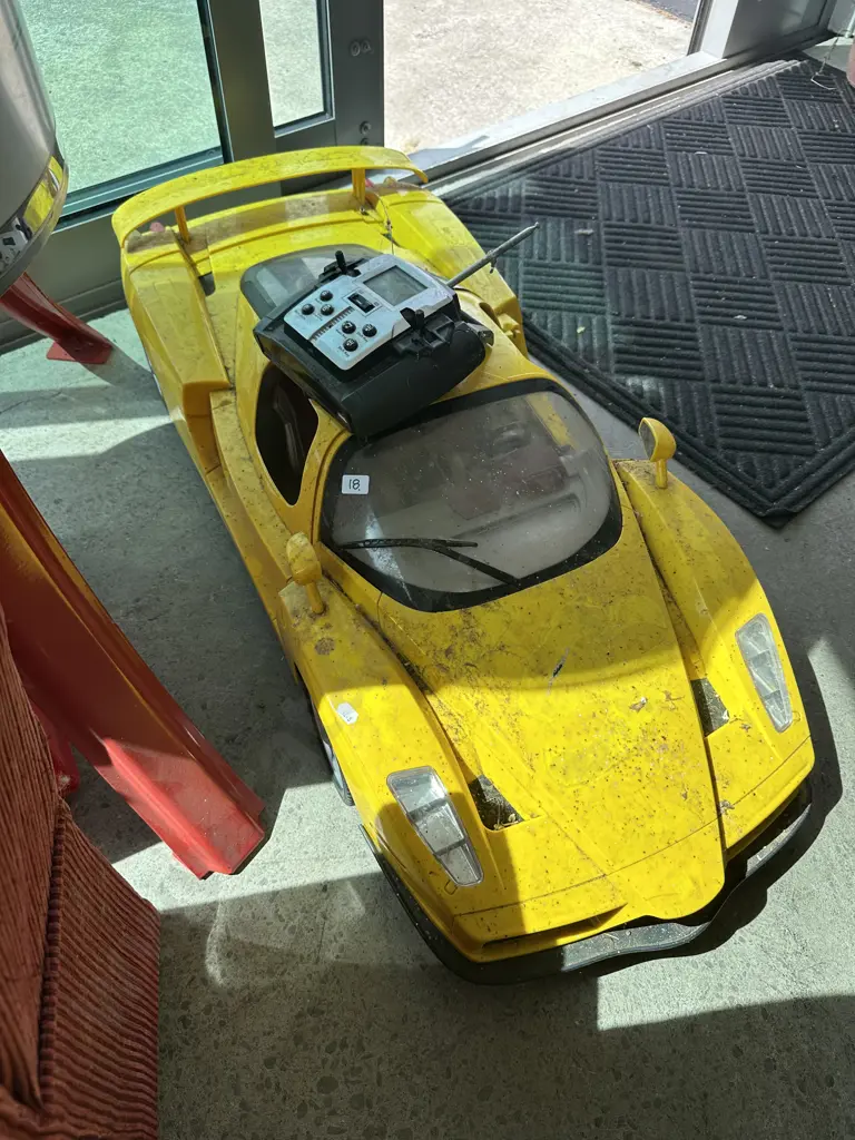 large Ferrari Enzo radio controlled car Image 1++