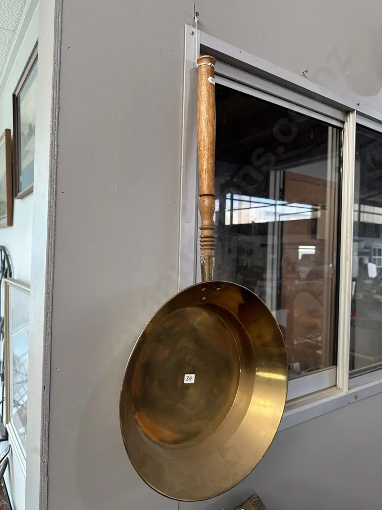 large Brass pan with Oak handle Image 1++