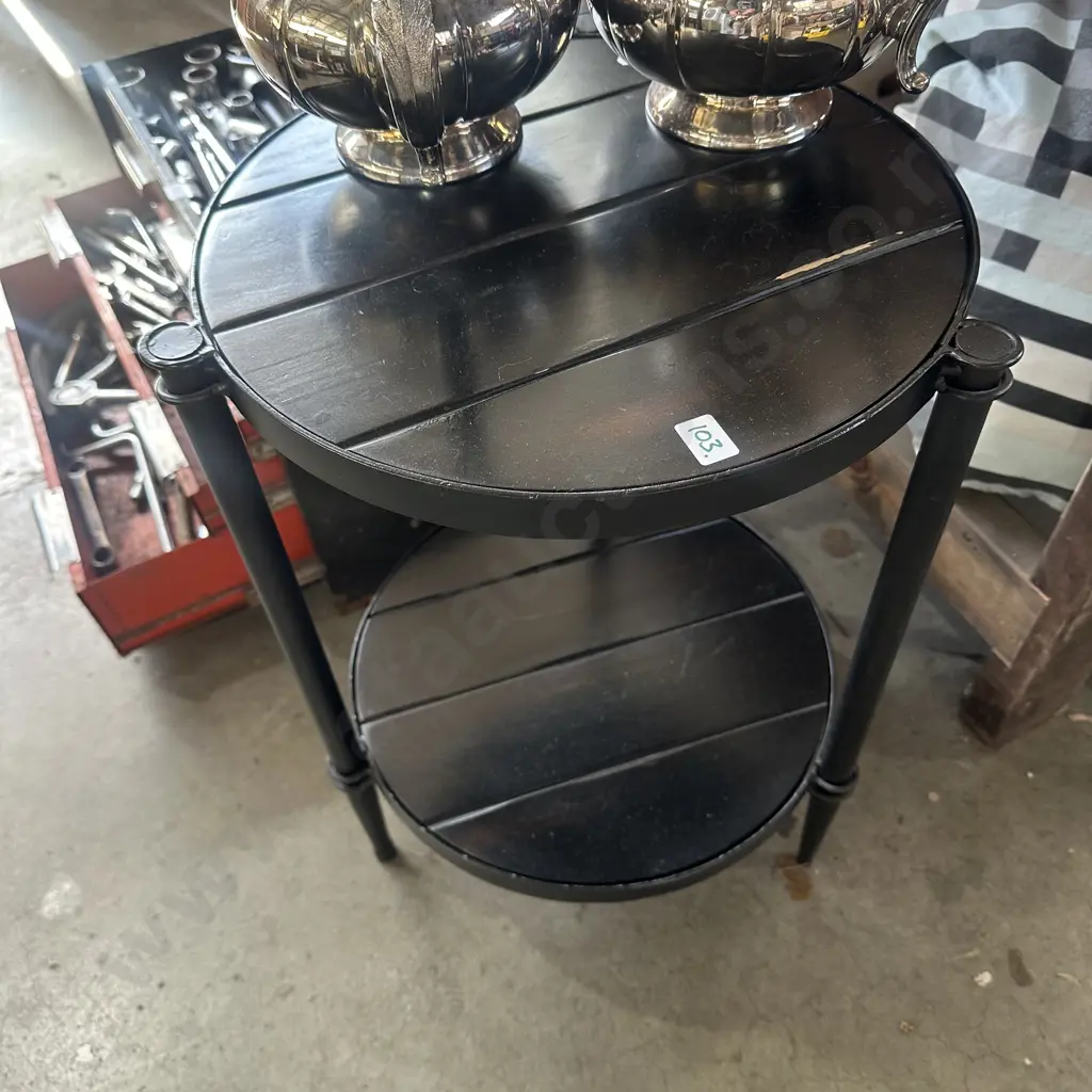 Side table. Image 1++