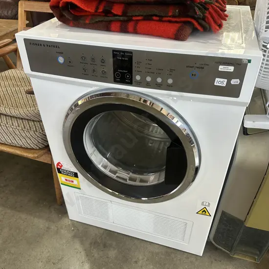 F & P auto sensing 7Kg dryer.