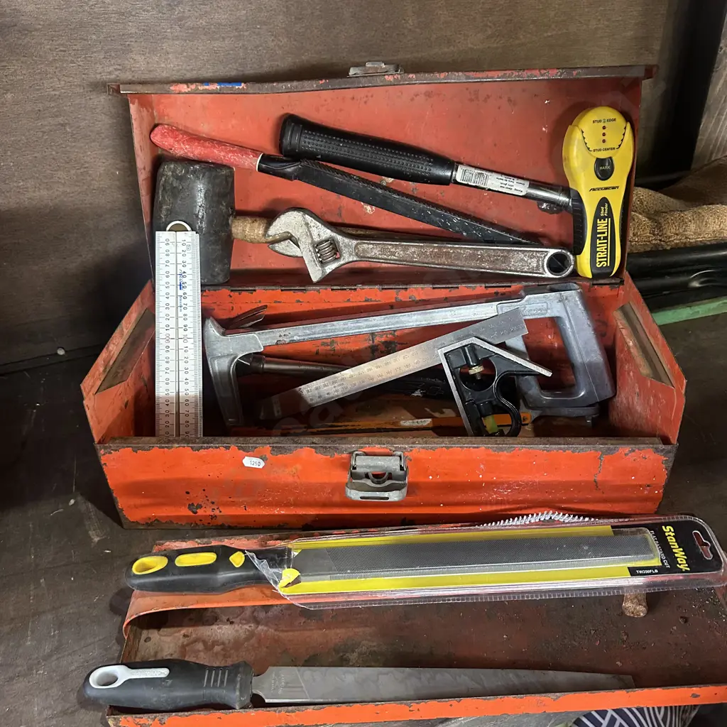 Toolbox and contents. Image 1++
