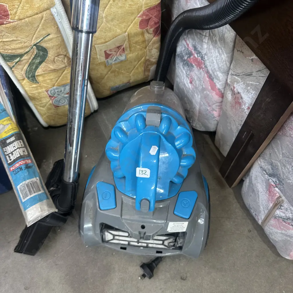Vacuum cleaner. Image 1++