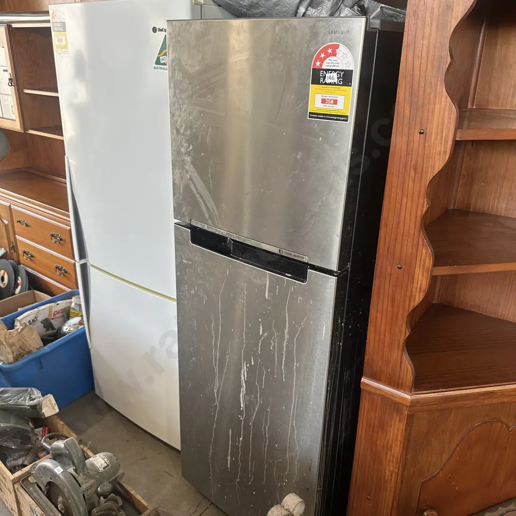Samsung Digital Inverter Fridge/Freezer very dirty. Image 1++