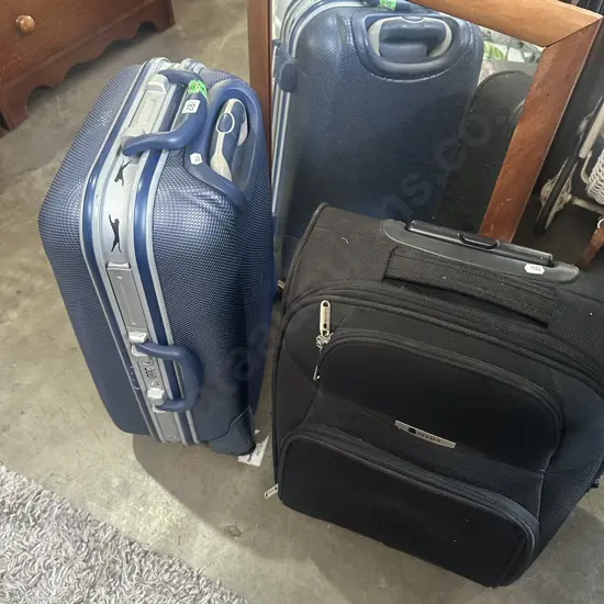 2 x travel cases