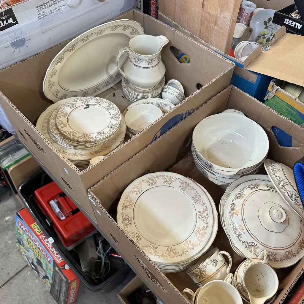Alfred Meakin dinner set Image 1++