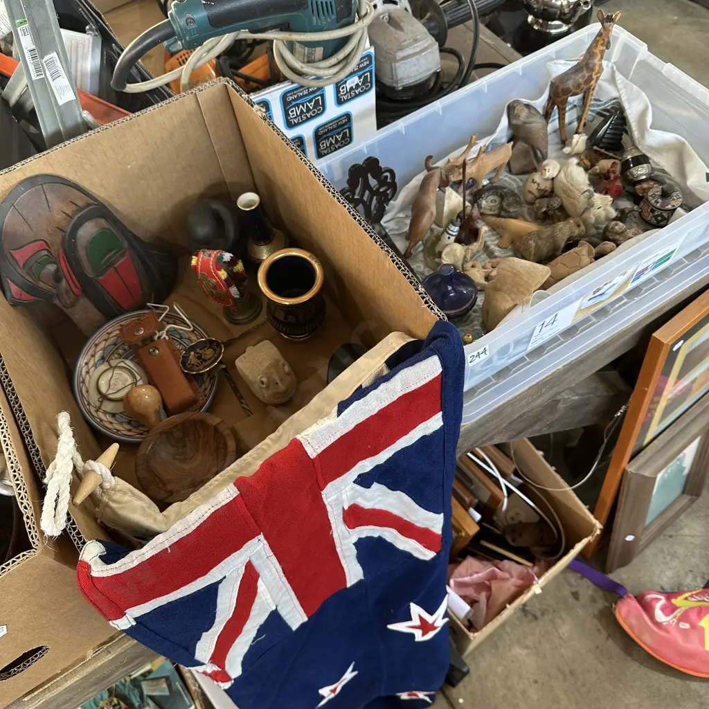 NZ flag plus 2 box ornaments Image 1++