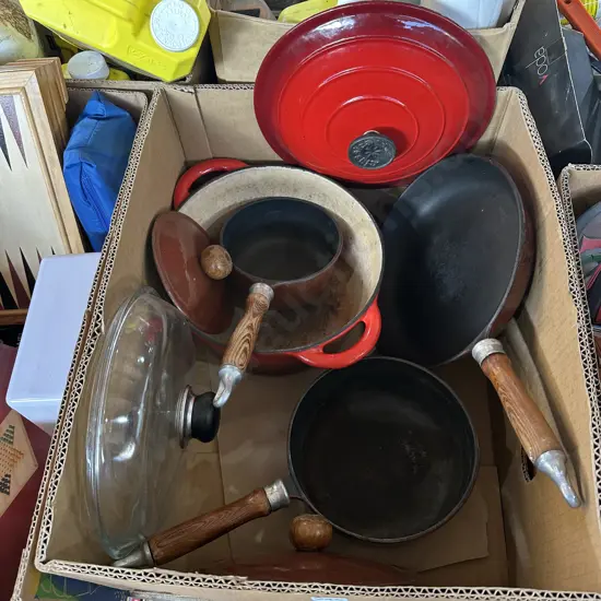cast iron pots ( good and bad condition)