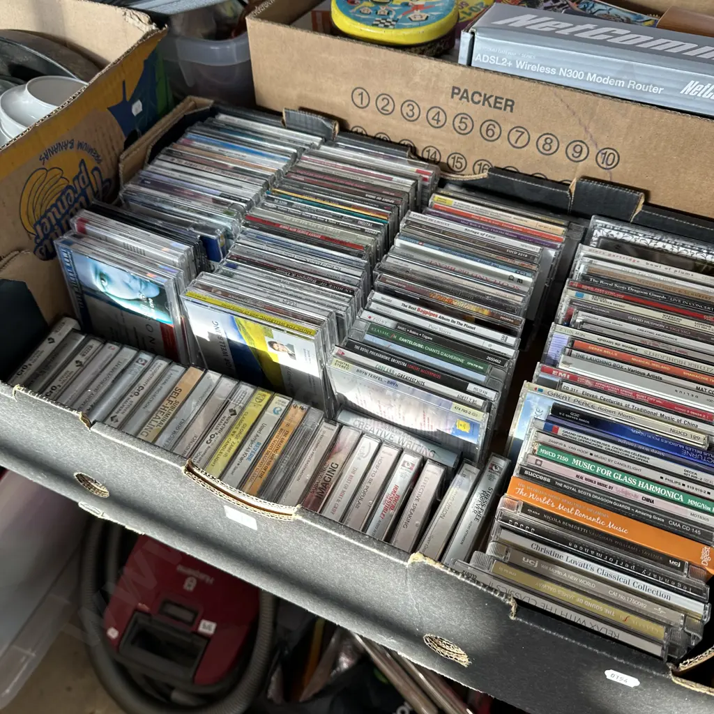 CDs and tapes Image 1++